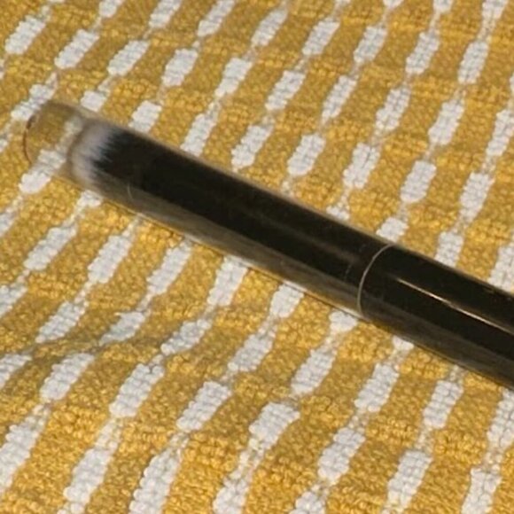 IL MAKIAGE - CONCEALER BLENDING BRUSH #140 NWOT - Picture 4 of 11